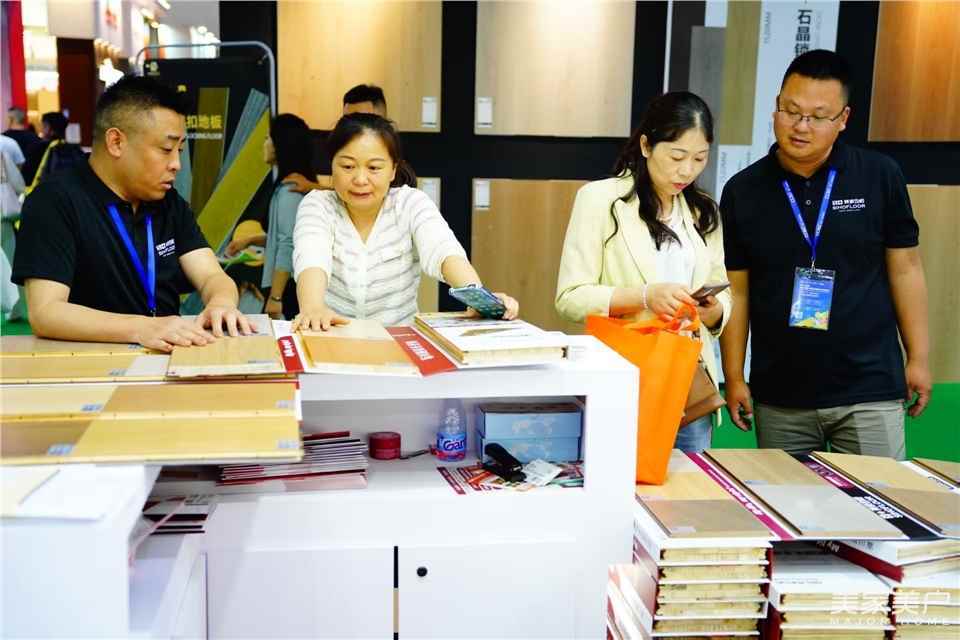 必赢下载赛豪地板亮相第二十四届中国（成都）建筑及装饰材料博览会(图1)