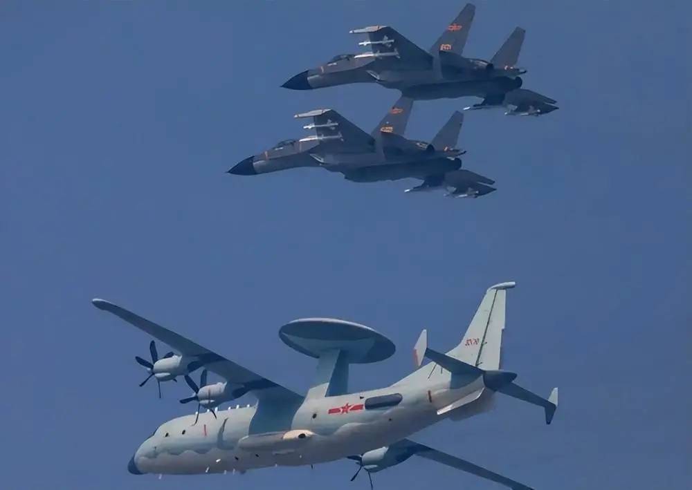 中美军机对抗，美方视角与基地对话，美飞行员深感不安