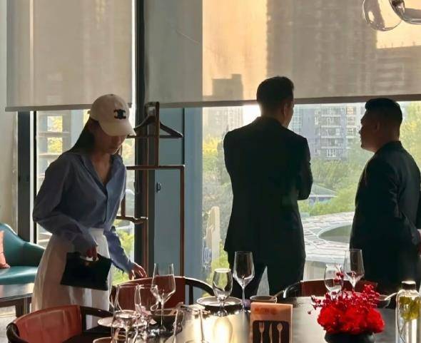 开云下载汪小菲带儿女在北京吃下午茶全是孩子们爱吃的糕点特别用心(图1)