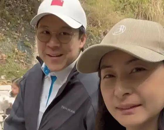 原创霍启刚郭晶晶一家人游山西大同