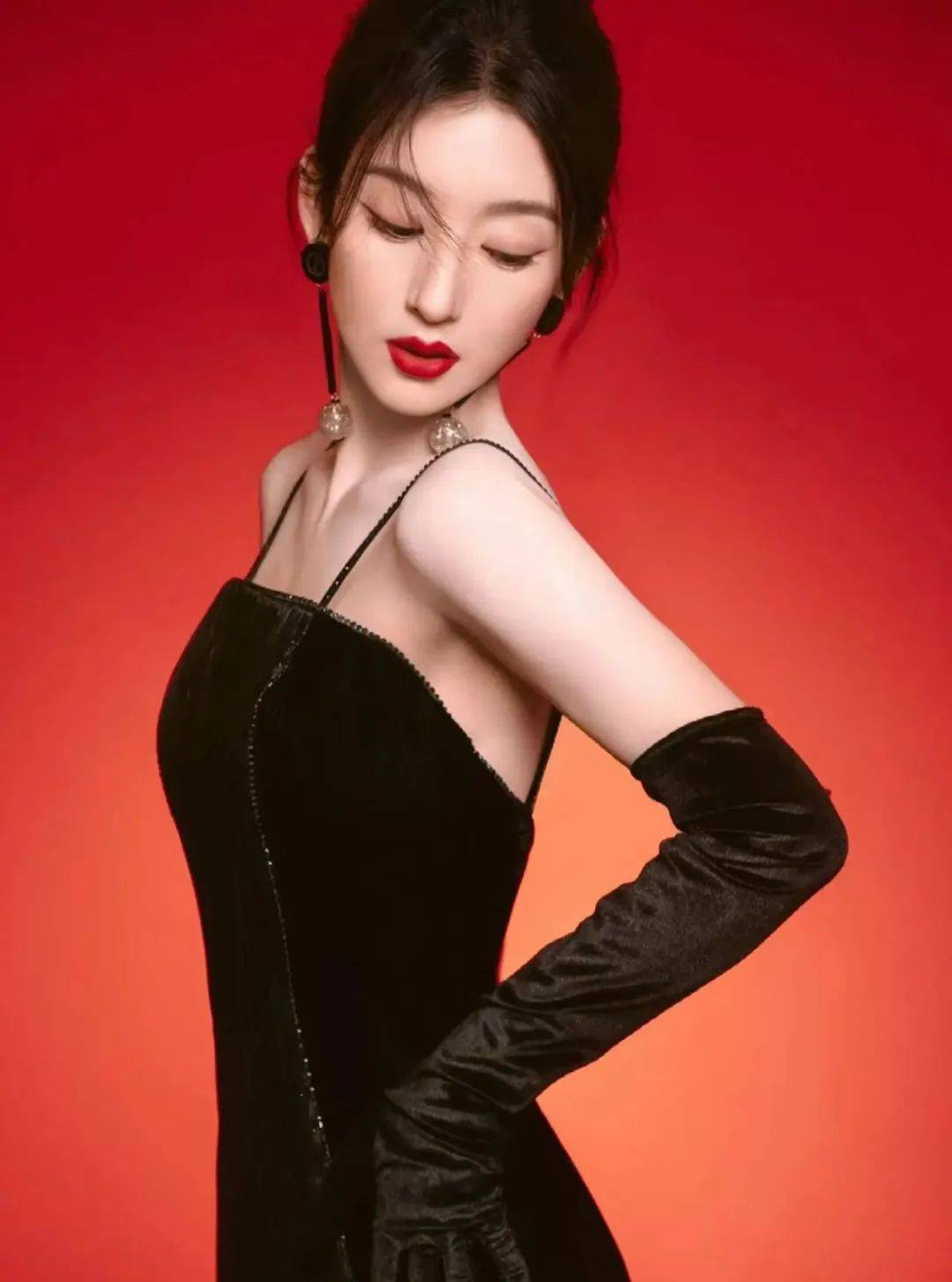 方媛睡衣照嫩如18岁 烧烤手艺惊呆网友：郭富城娶到宝了