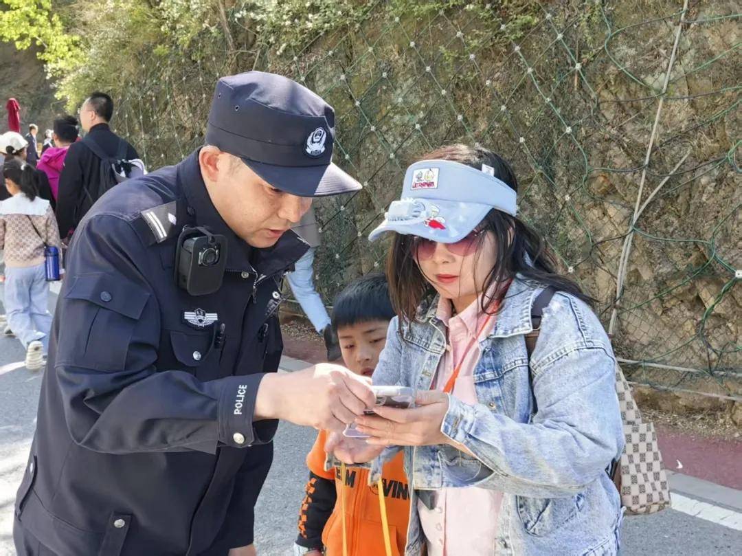 延庆八达岭长城上的“多彩”守护——
