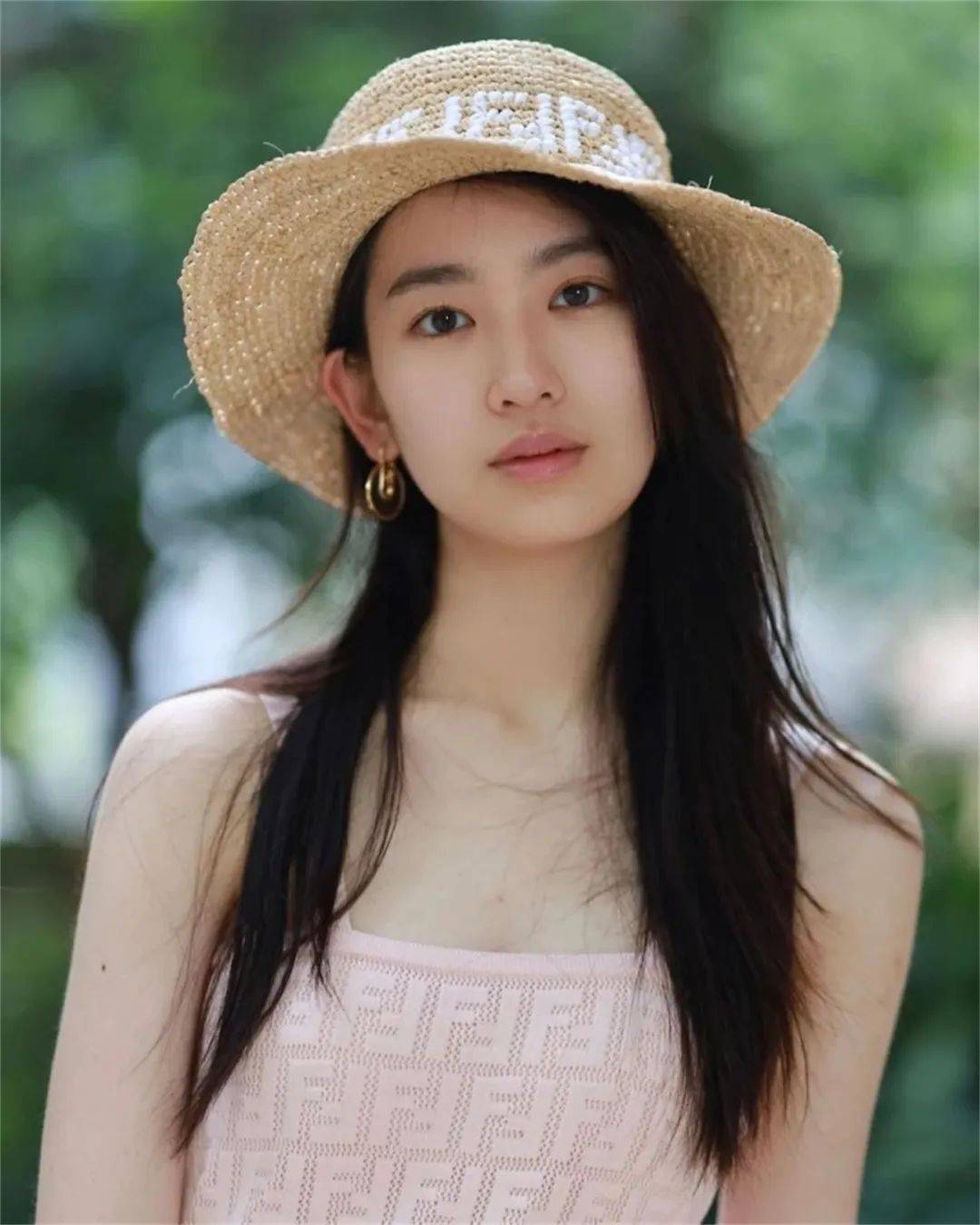 《水饺皇后》马丽的大女儿，香港“最美星二代”，妈妈是龚慈恩