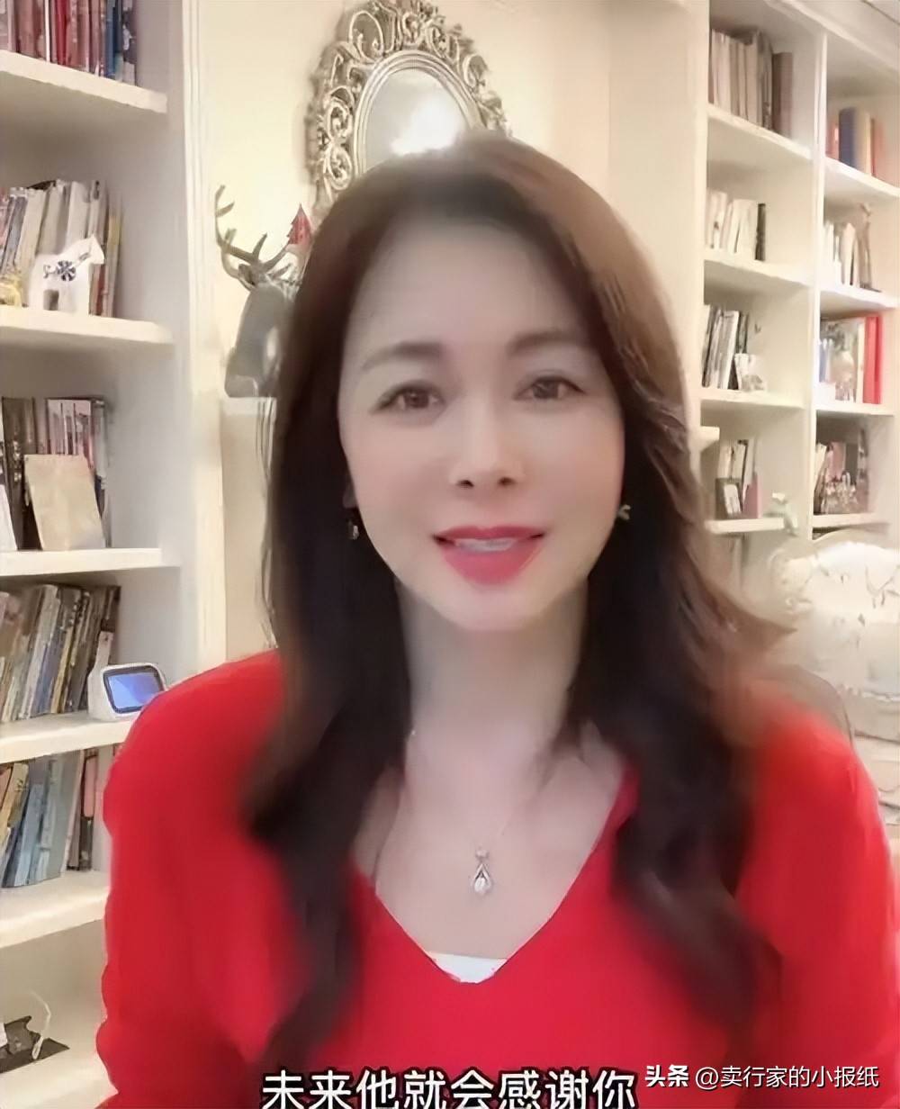 演员田慧现状：定居泰国住豪宅，52岁身材火辣，享受单身生活