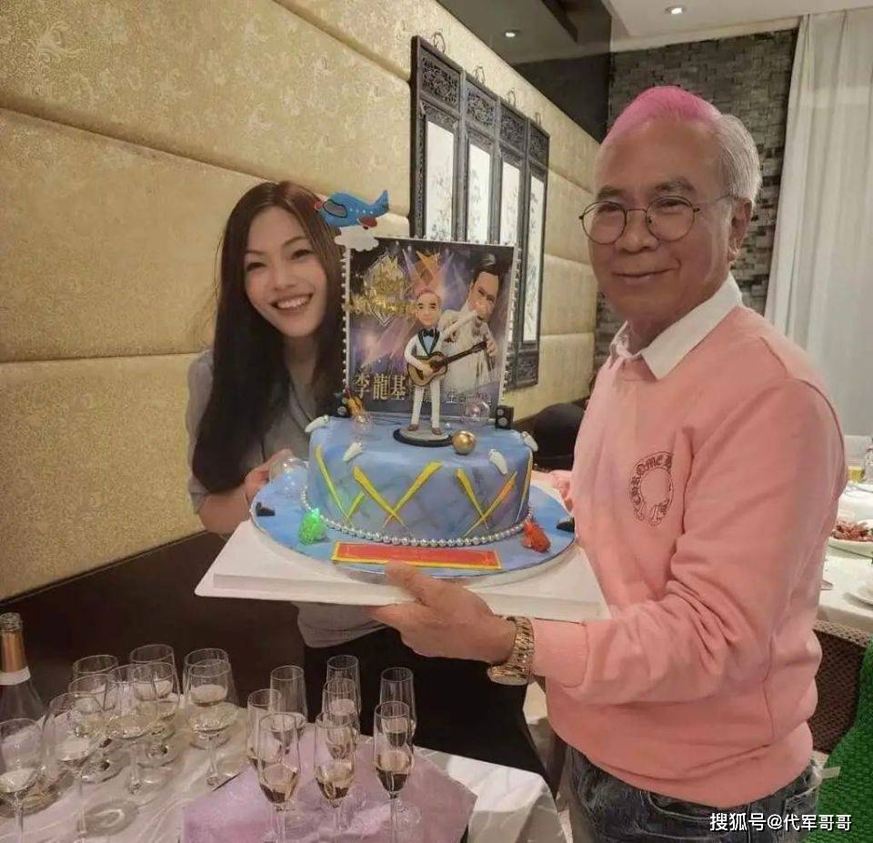 74岁李龙基即将迎娶小36岁未婚妻，已准备当爸爸，有钱不怕养不起