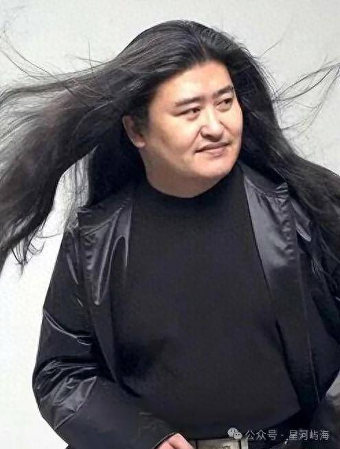 刘欢近况曝光，肚腩消失、脚已复健，62岁迎来新人生转折！