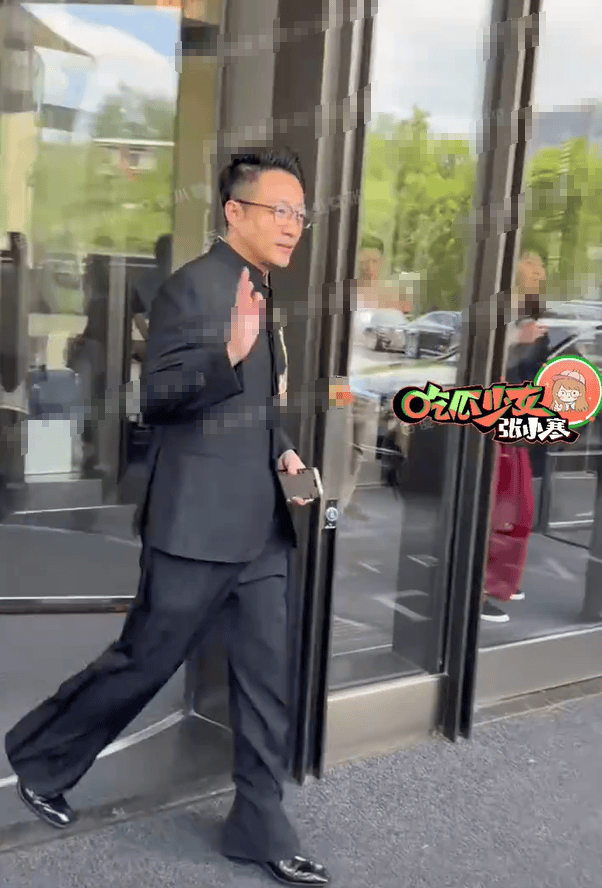 汪小菲婚礼现场！马筱梅穿秀禾喜庆，张兰穿白色旗袍，现场刮大风