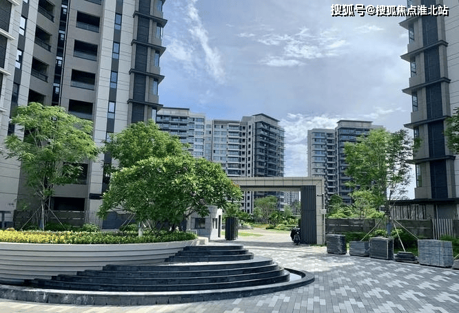 土地证和不动产证的区别海口高兴里海中学府售楼处电线首页热搜榜楼盘百科→海口高兴里海中学府最新楼盘评测→售楼处接待中心→项目介绍