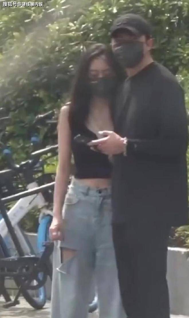 俞灏明疑官宣和王晓晨结婚，女方被质疑怀孕，曾被传和胡歌生女！