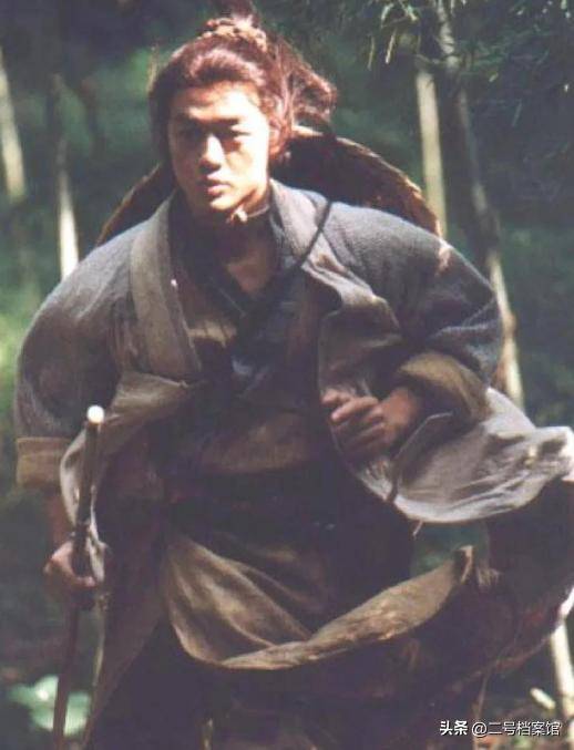 面容变老！54岁李亚鹏显“落魄”，与谢霆锋差距愈加明显