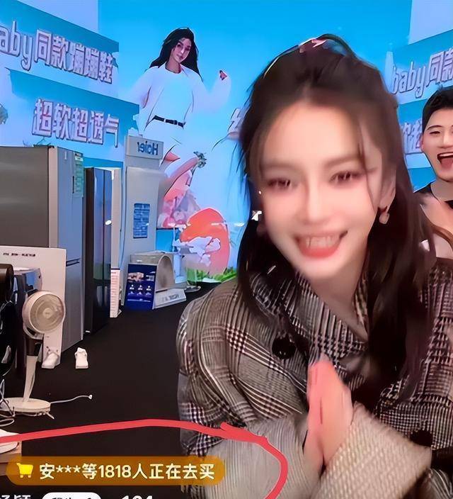 考古 | baby跪地合影引关注！复出后被曝演女配，颜值超高梦回港风嫩模！