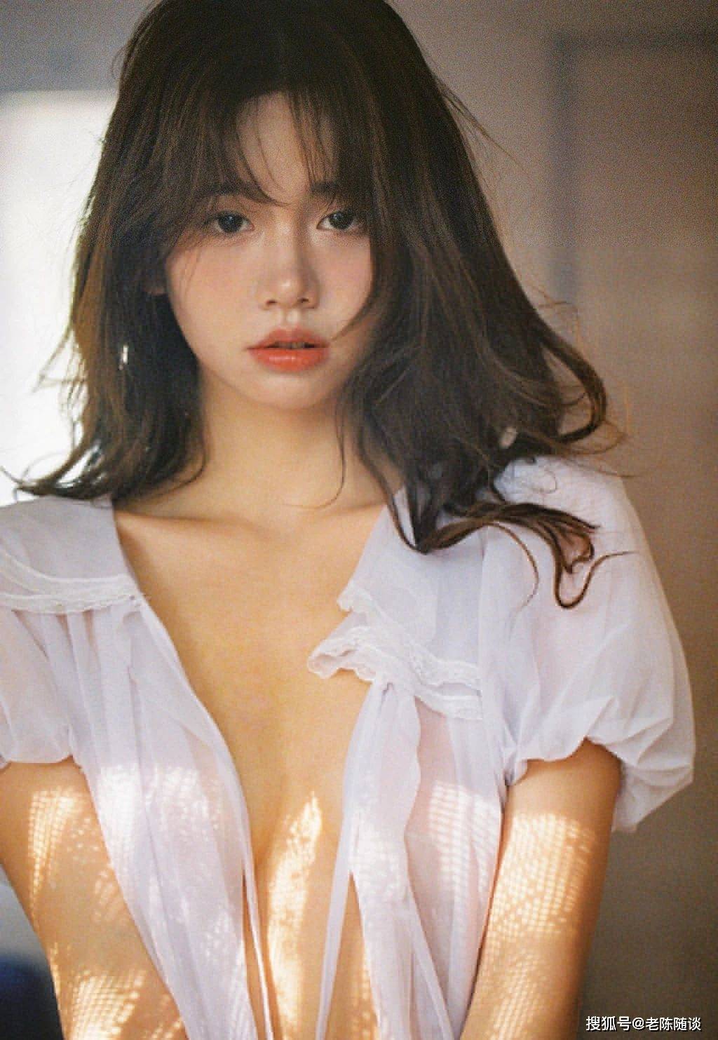 性感美女林木婷子，妩媚性感私房写真，性感妖娆让人欲罢不能！