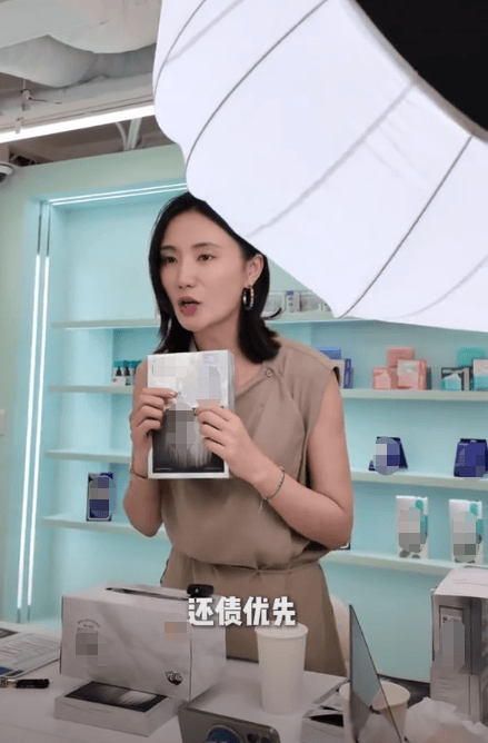 海哈金喜自曝与李亚鹏长期分居，但没离婚，租房是为省钱还债