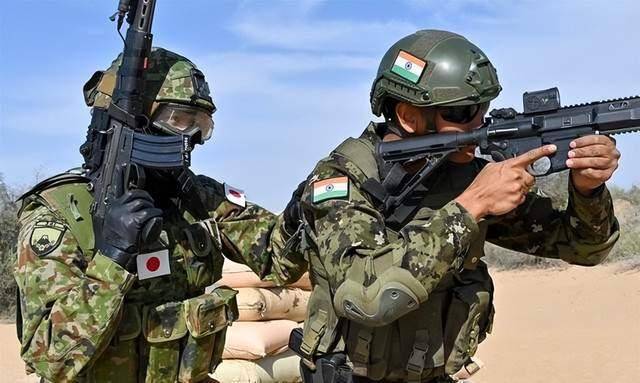 印度手中的霹雳15导弹残骸，最终落入日本手中，好在中方留了后手