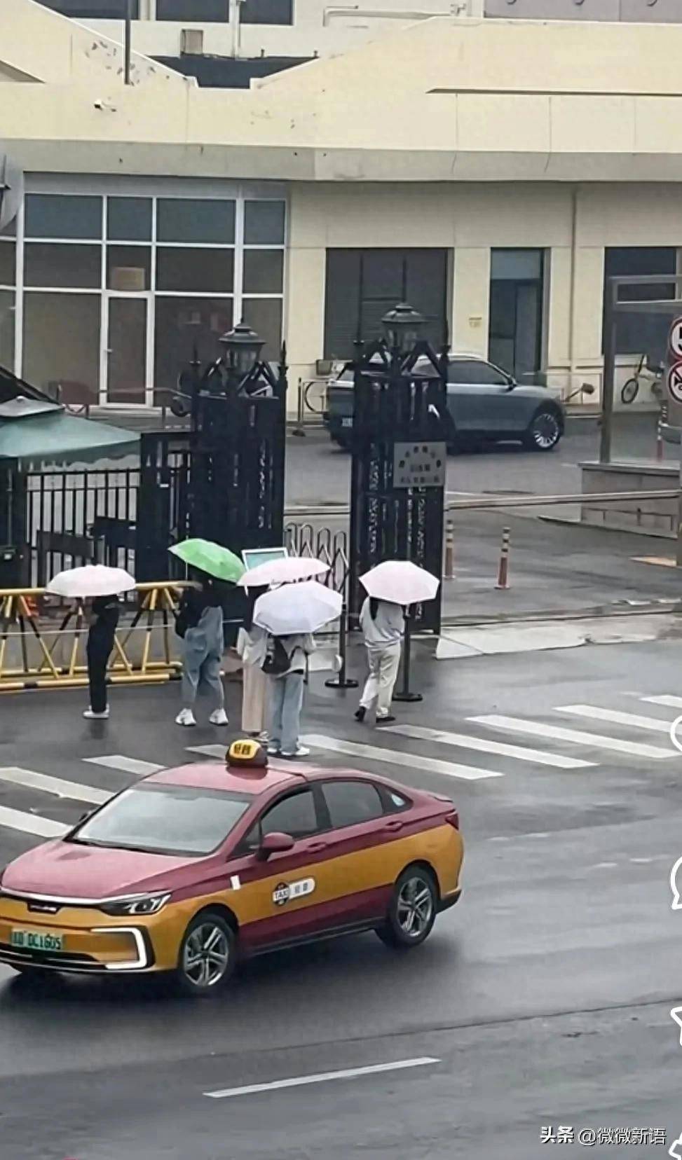 原创             国乒休假：梁靖崑现身迪士尼，林诗栋回海南，王楚钦接受采访