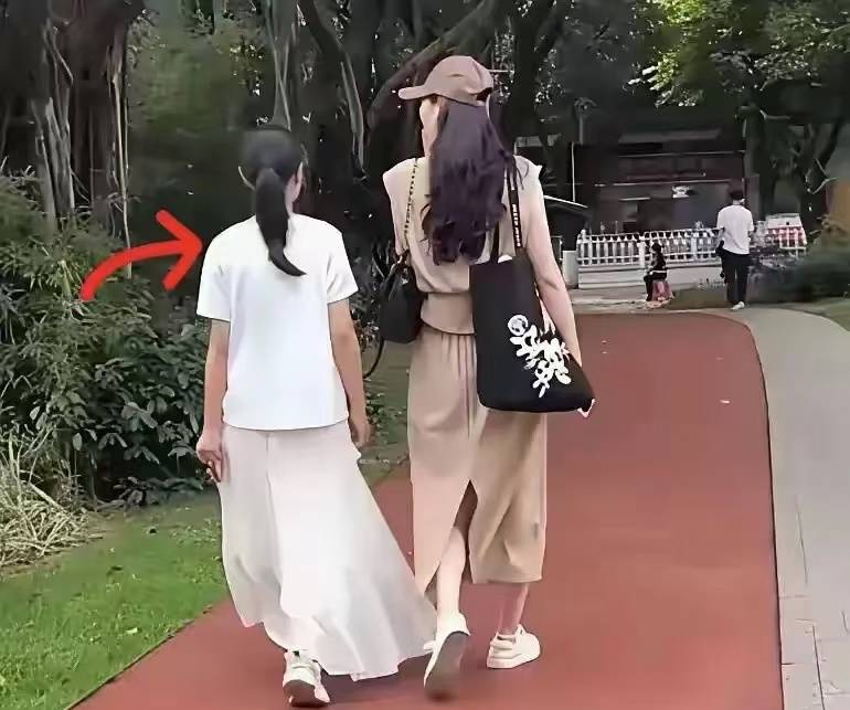 小玥儿新收的礼物曝光！马筱梅送顶流潮玩，汪小菲大赞老婆眼光好