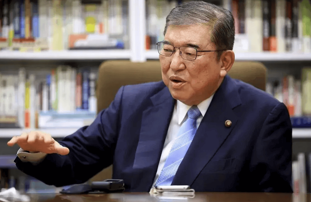 日本坐不住了，辽宁号航母战斗群抵近关岛？美媒：距离之近已创纪录