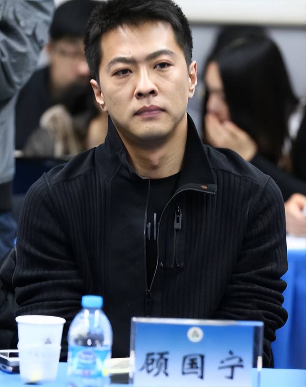 他曾是央视当家主持，双亲身亡又离婚，患病20多天后孤独离世