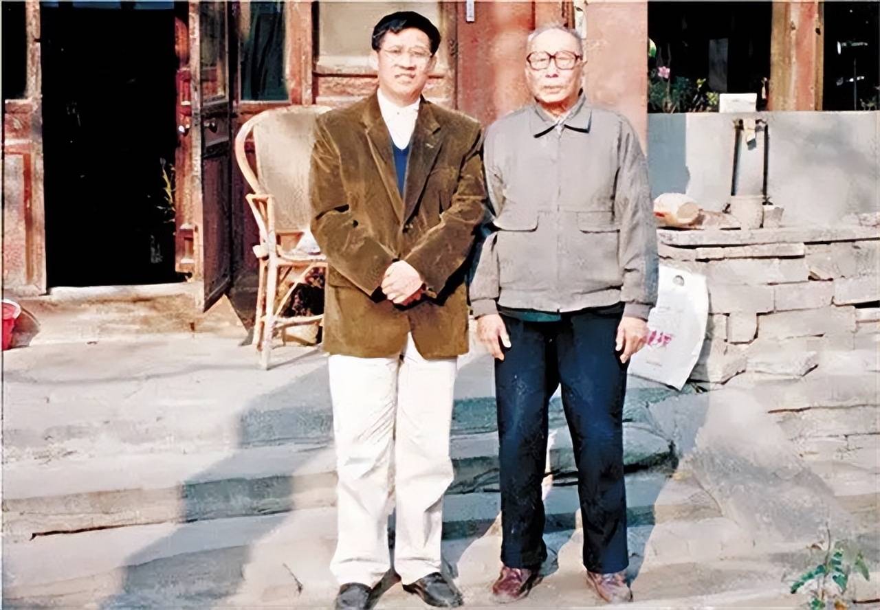 91吃瓜哥哥是皇帝大伯是光绪奶奶是慈禧他却非常低调地活到2015年