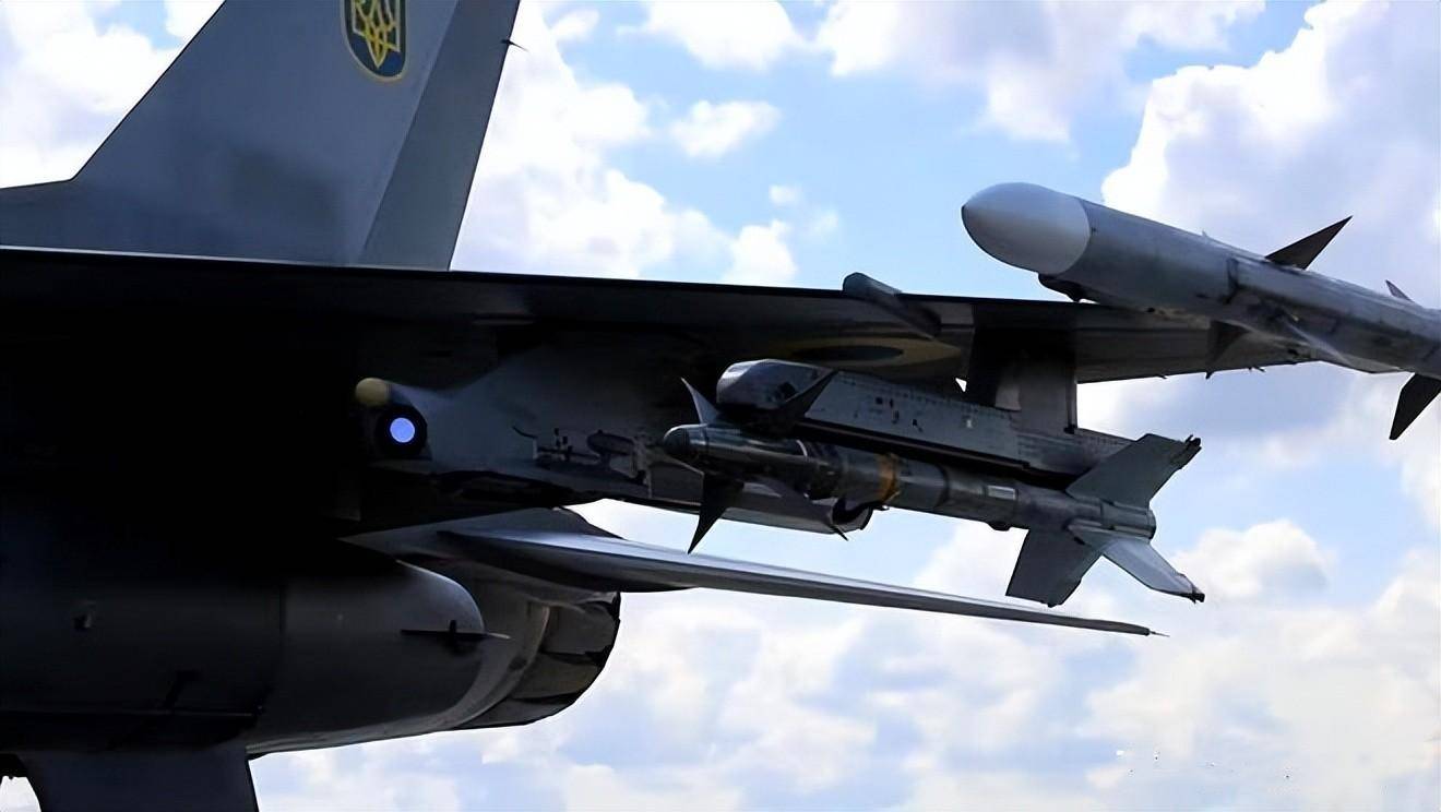 俄军又迎噩耗，F-16首杀苏35？中距弹远程点名，乌军报告疑点重重