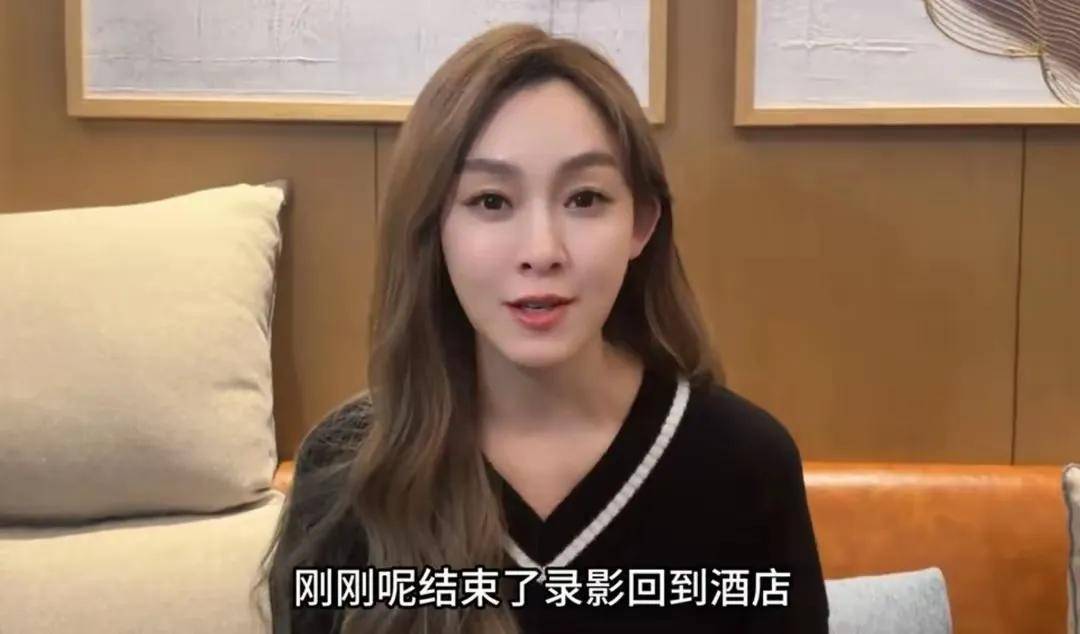 范玮琪哽咽回应失误，坦言现场紧张，承诺努力提升歌唱表现