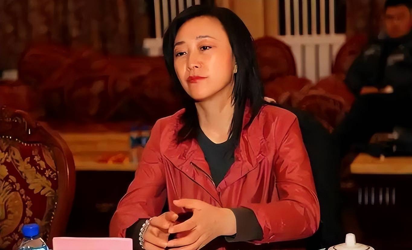 女市长许爱莲，敛财5亿加拿大20套房产，后台关系通天