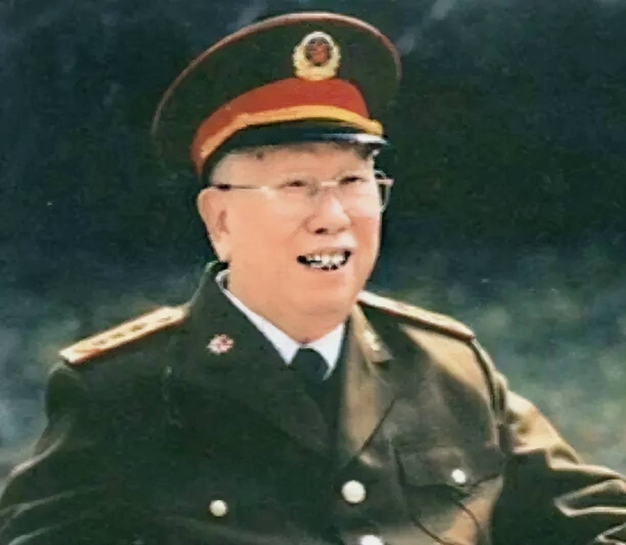 百万大裁军，南京军区政委郭林祥建言：减和尚不如拆大庙，我先退