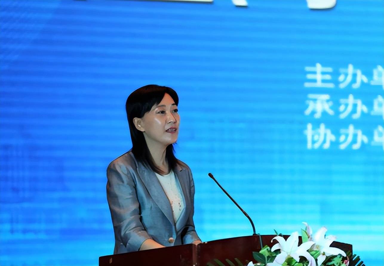 女市长许爱莲，敛财5亿加拿大20套房产，后台关系通天