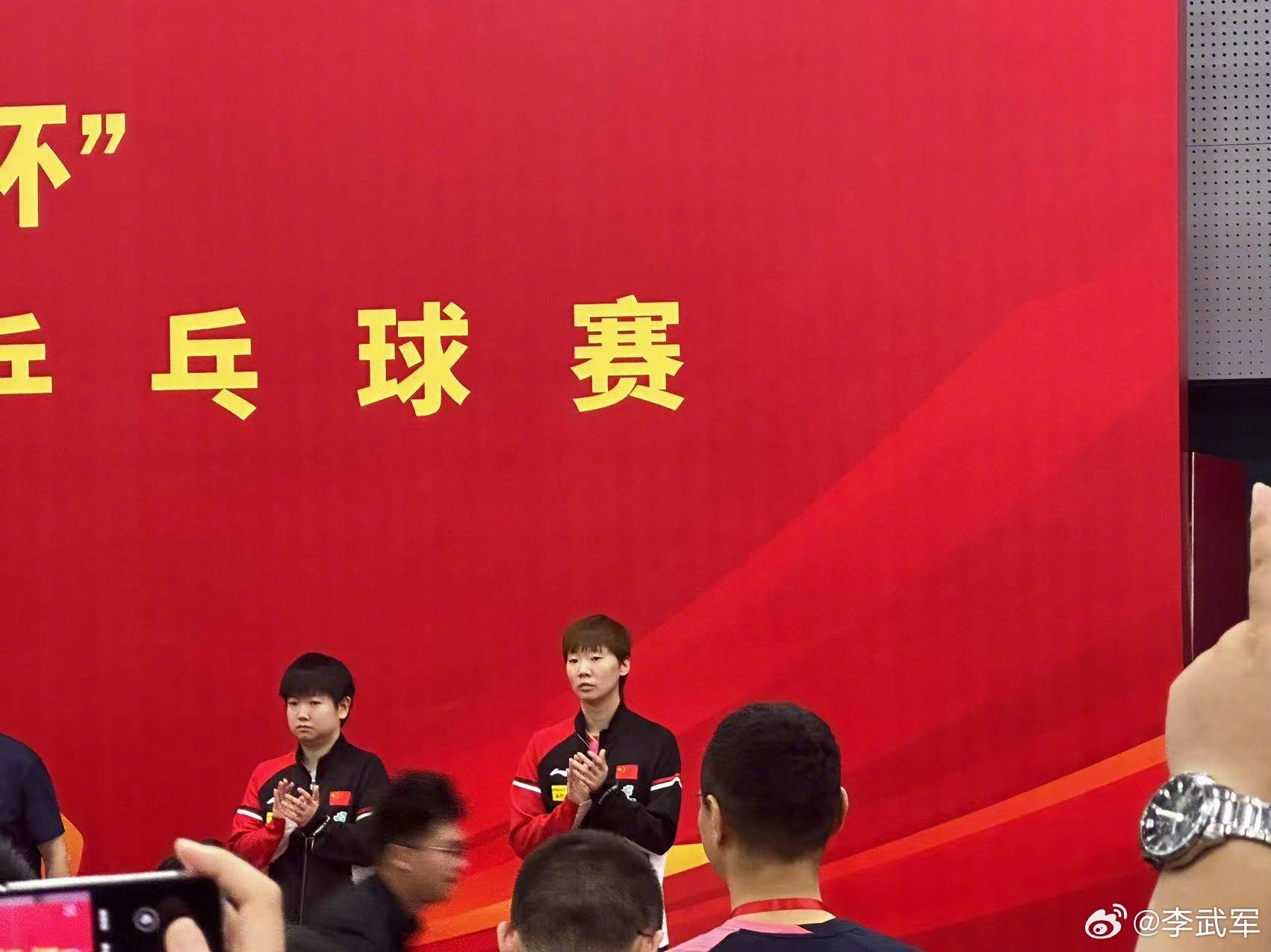 原创             王励勤率三奥运冠军亮相！孙颖莎王曼昱同台较量，王楚钦满脸笑容