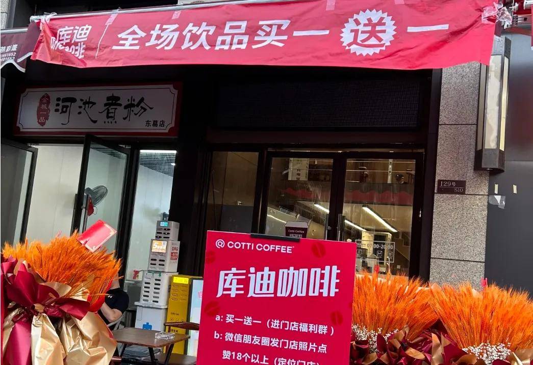 星巴克的腰，终于被“穷鬼年轻人”压弯了