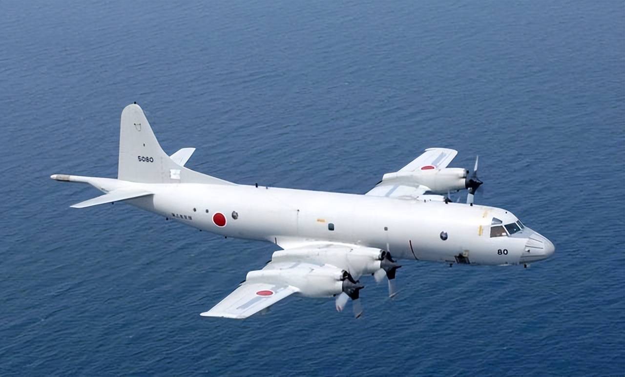 相距仅45米！中日战机发生激烈对峙，歼15突然横穿P-3C，日本破防​​