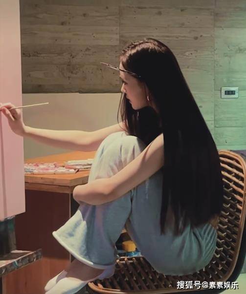 小S二女儿疑似整容，外貌模样大变，小S为女儿举办画展却关闭评论