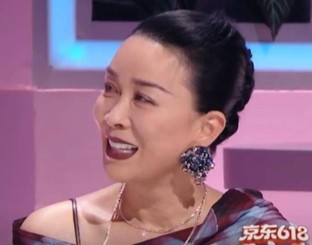那英再掀热潮，全开麦连唱六首歌，忘词自嘲更显真性情