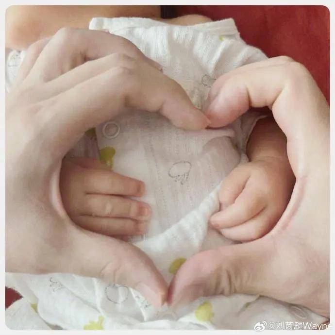 刘芮麟官宣结婚生子！前任是代斯，曾撩女粉丝惹过争议