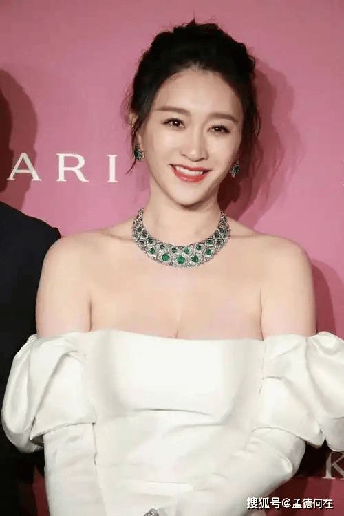 这谁能顶得住嘛！李小冉，这身材是真的绝！