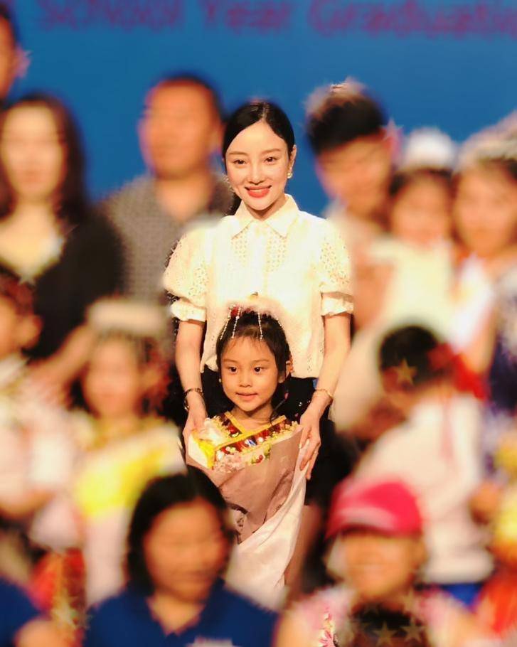 李小璐被曝二胎生子，与贾乃亮早成过去式，甜馨成负面消息接盘侠