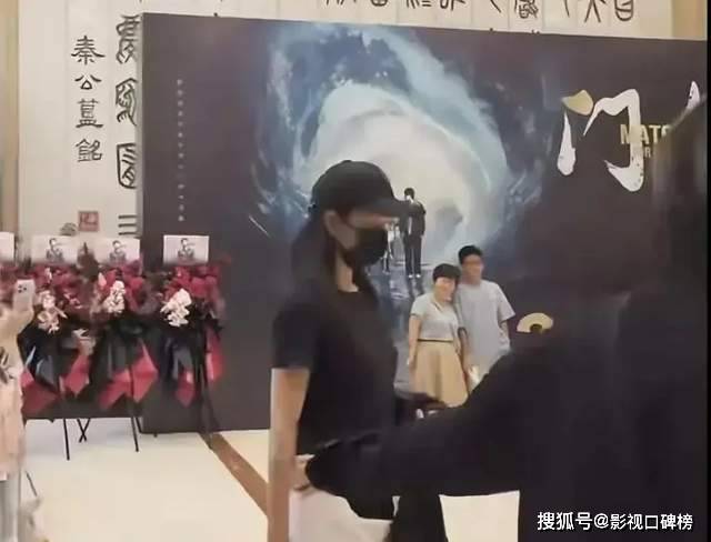 王鸥女儿曝光，大约2岁左右，被曝她与何九华已低调领取结婚证