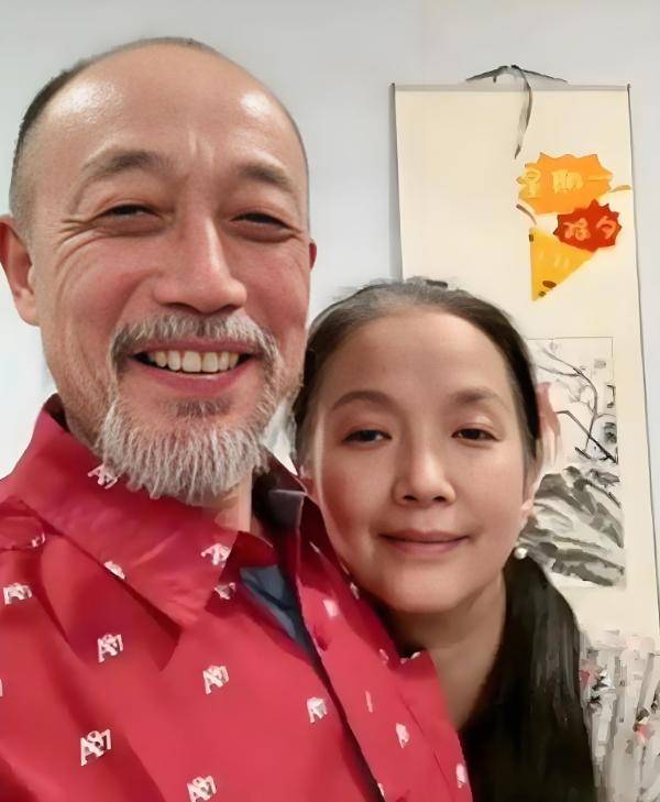移居美国多年，吕丽萍再犯“老毛病”，官方出手撕碎她的体面！
