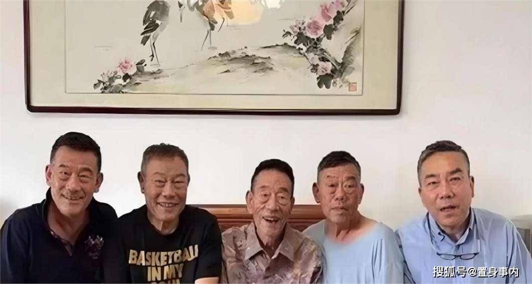 杨少华头七刚过！儿子境况天差地别，杨老三悲痛住院，杨议只顾吃