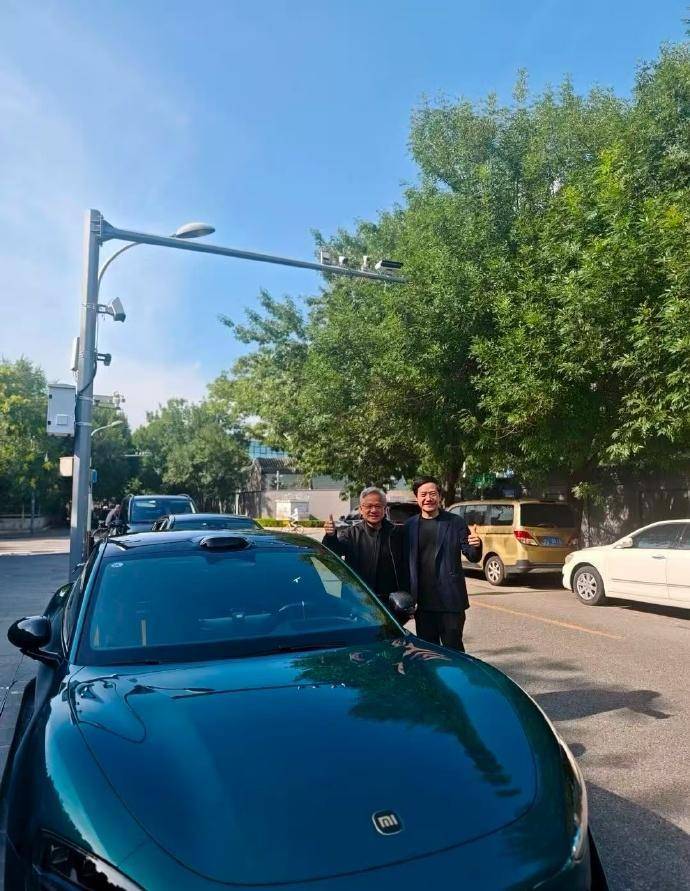 原创             雷军的竞争对手黄仁勋、王传福，为何都成了他的朋友圈？
