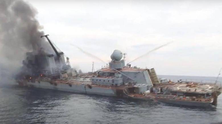 黑海变“炼狱”，俄军报复乌特种兵炸出火炬，让出制海权自吞苦果
