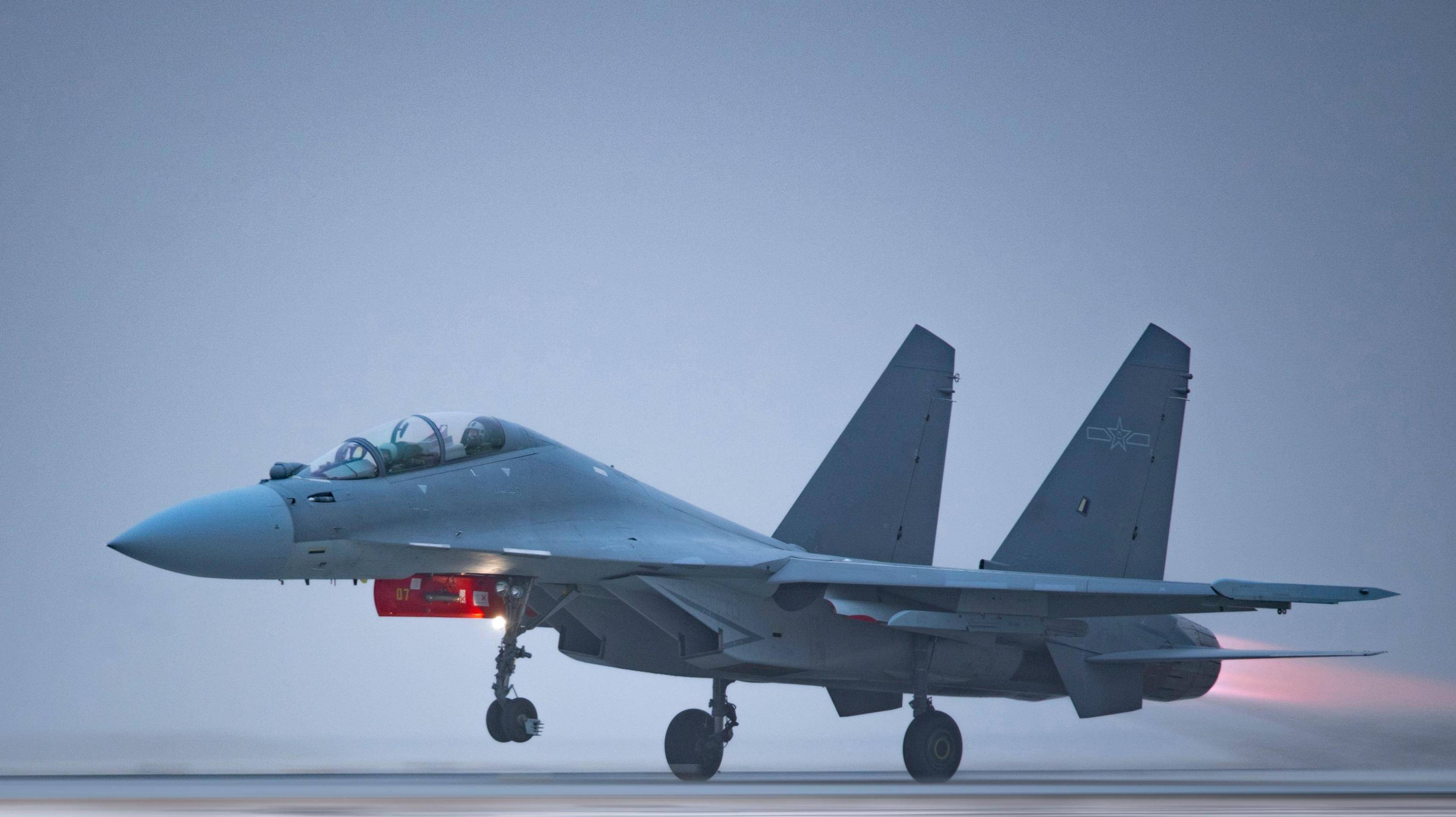 俄媒急呼！买歼-35战机！空军战力翻倍！