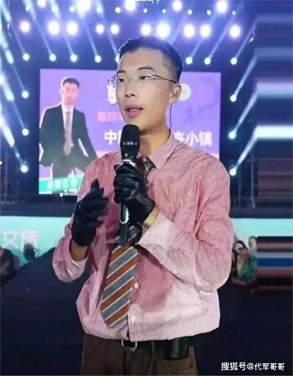 曾经“日入百万”的网红郭有才，跌落神坛后，如今怎样了？