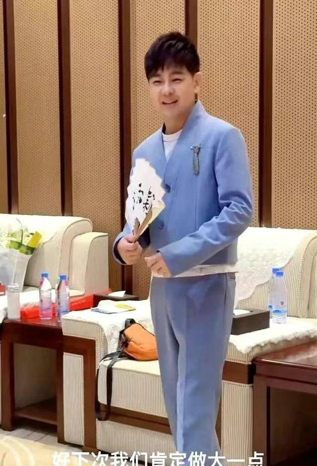 林志颖50岁近照曝光，和郭德纲同框，打破“不老神话”再度引热议