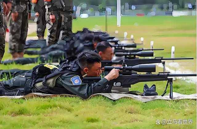 柬泰交火持续升级，越南军队大批赶往中国，与解放军会合