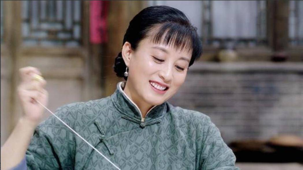 她长得漂亮，演技好，出道30年零绯闻，嫁小丈夫不生孩子也幸福