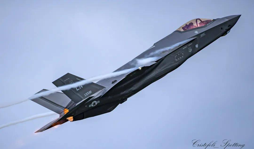 美军F-35隐形战机竟再度坠毁！频繁坠毁是空军试炼还是技术瓶颈？