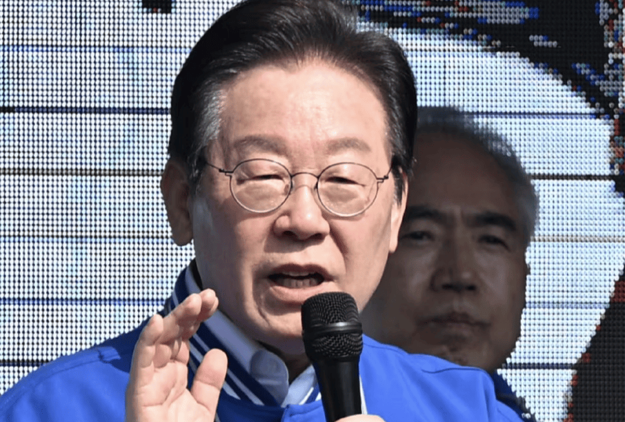 一觉醒来！李在明对美举白旗，全球经济前十国家中，仅剩4国还在抵抗
