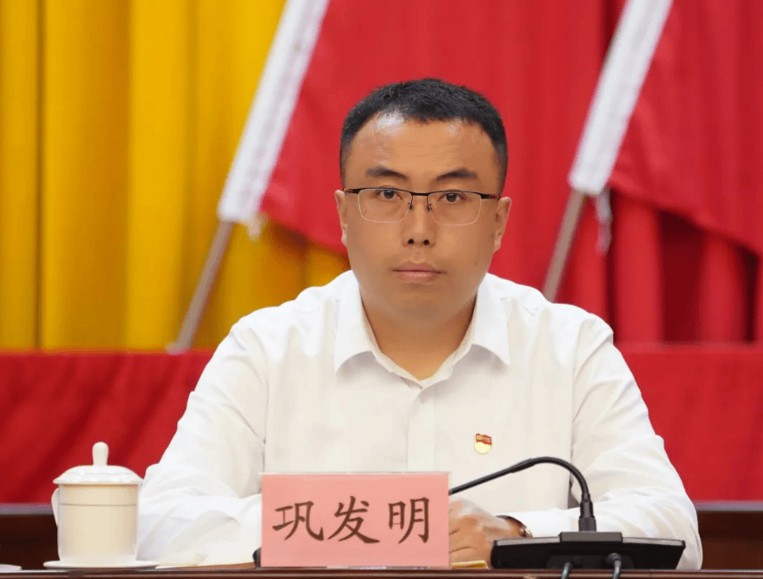 防城港市防城区委书记、区长，同步调整