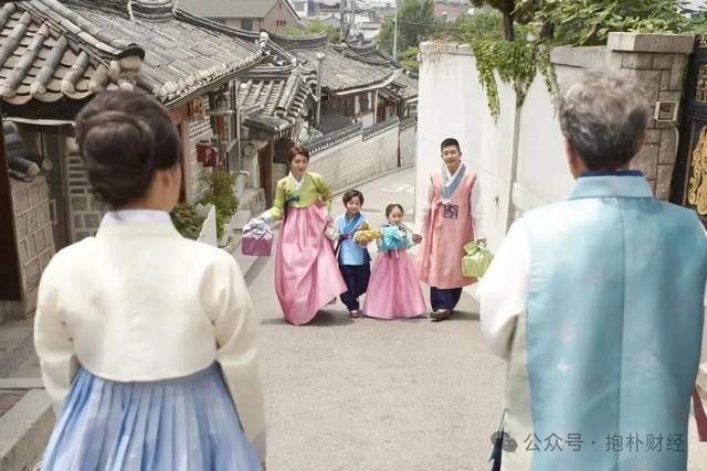 一边是幼儿园关闭潮，一边是人口出生反弹，该信谁？